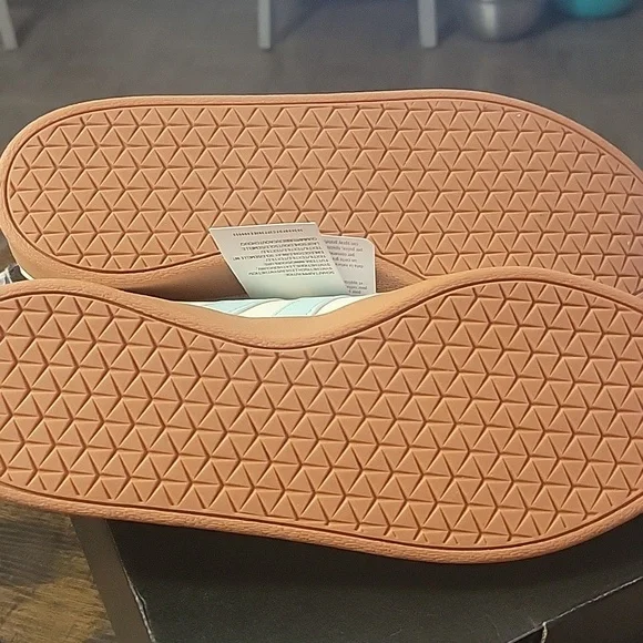 NEW Adidas Women's White, Beige, Light Blue  Sneakers Size 6 - Picture 5 of 6